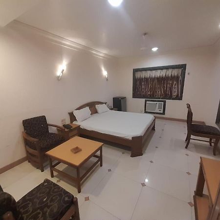 Hotel Mayur By Wb Inn Ulhasnagar Luaran gambar