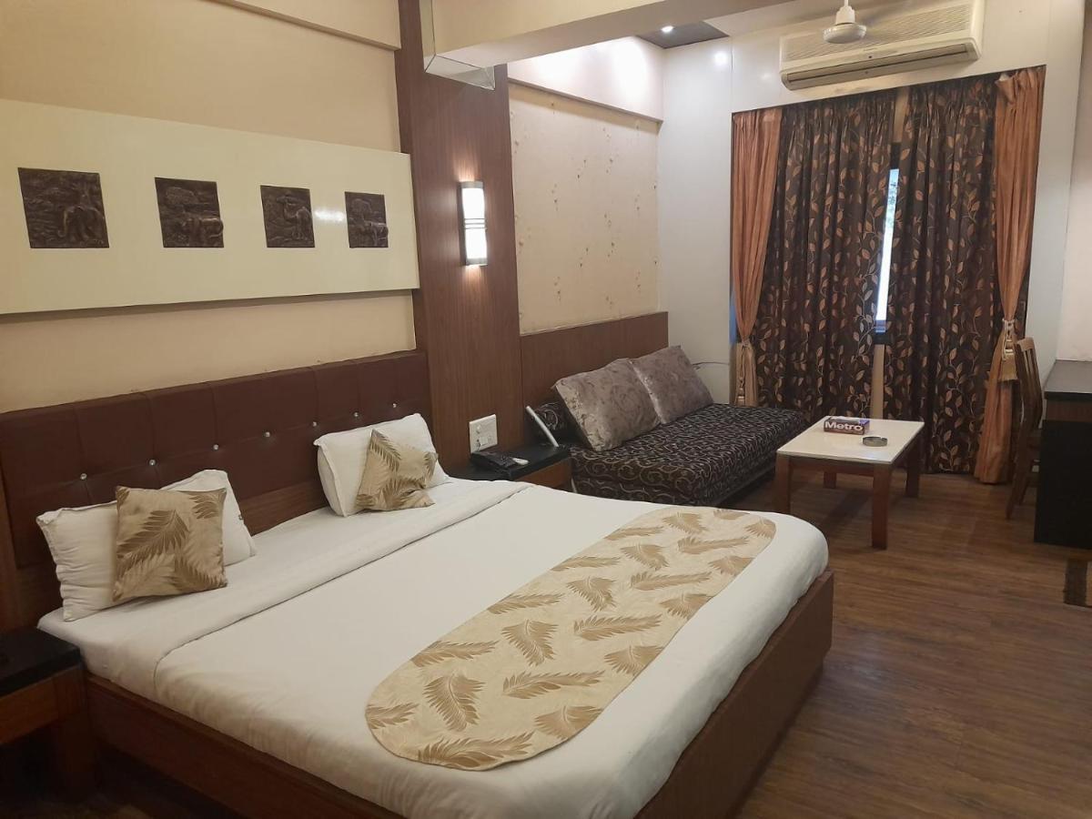 Hotel Mayur By Wb Inn Ulhasnagar Luaran gambar