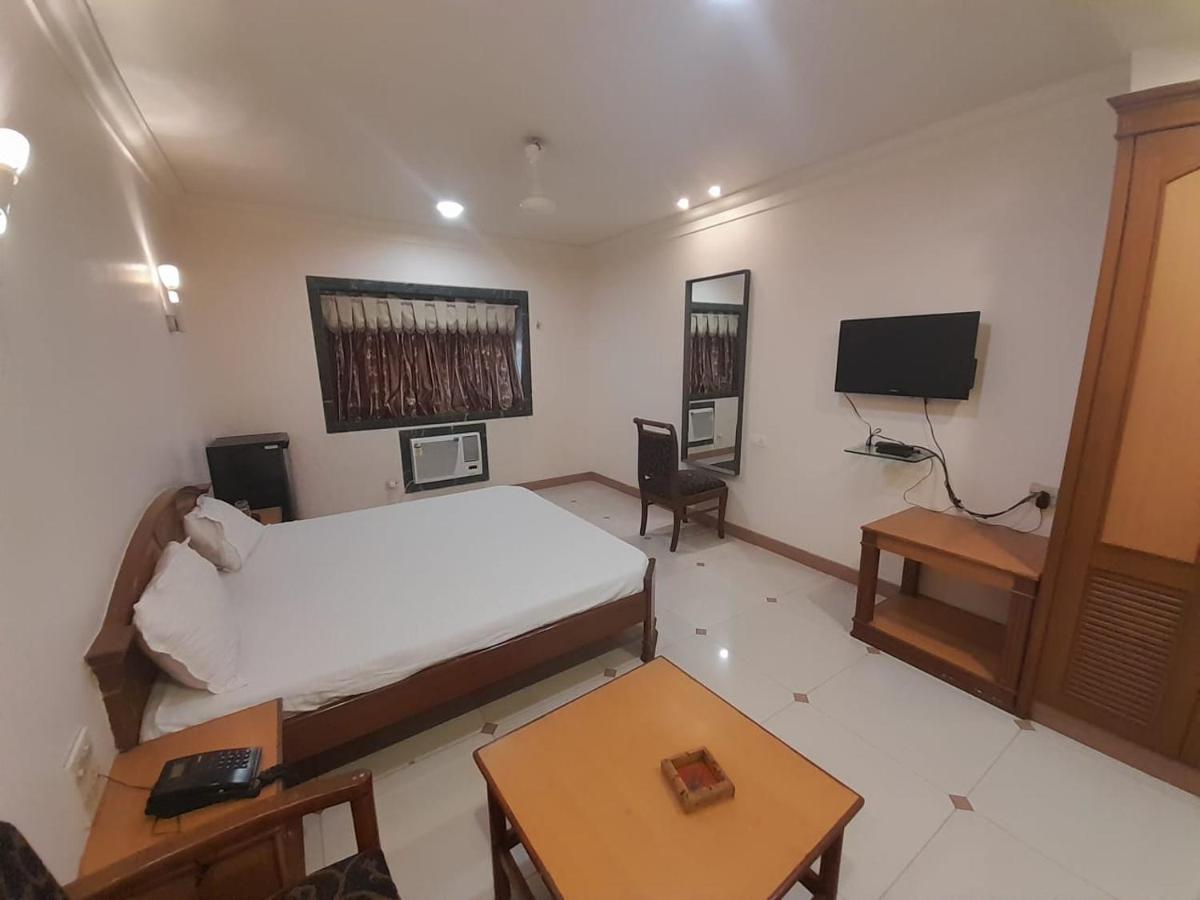 Hotel Mayur By Wb Inn Ulhasnagar Luaran gambar