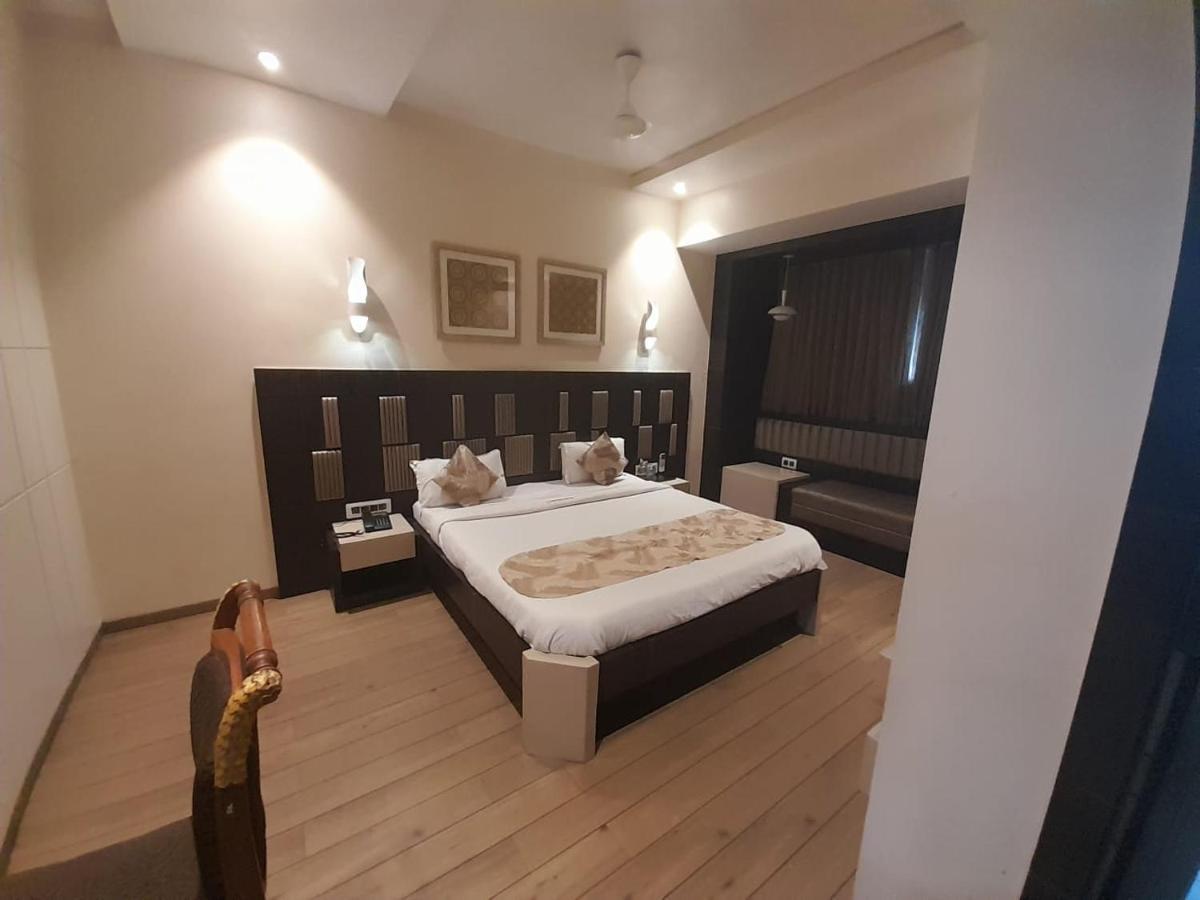Hotel Mayur By Wb Inn Ulhasnagar Luaran gambar
