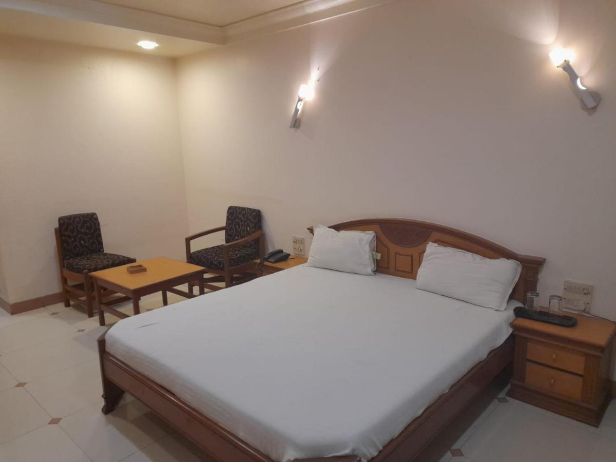 Hotel Mayur By Wb Inn Ulhasnagar Luaran gambar